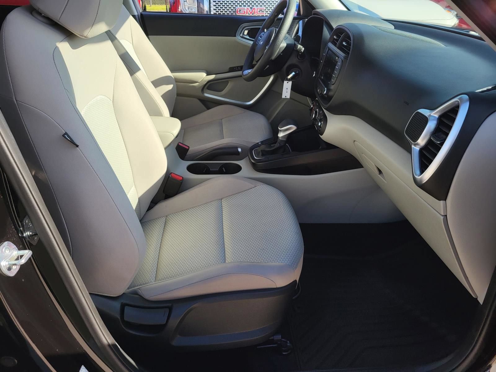 Used 2024 Kia Soul LX w/ Option Group 015 FWD image 9