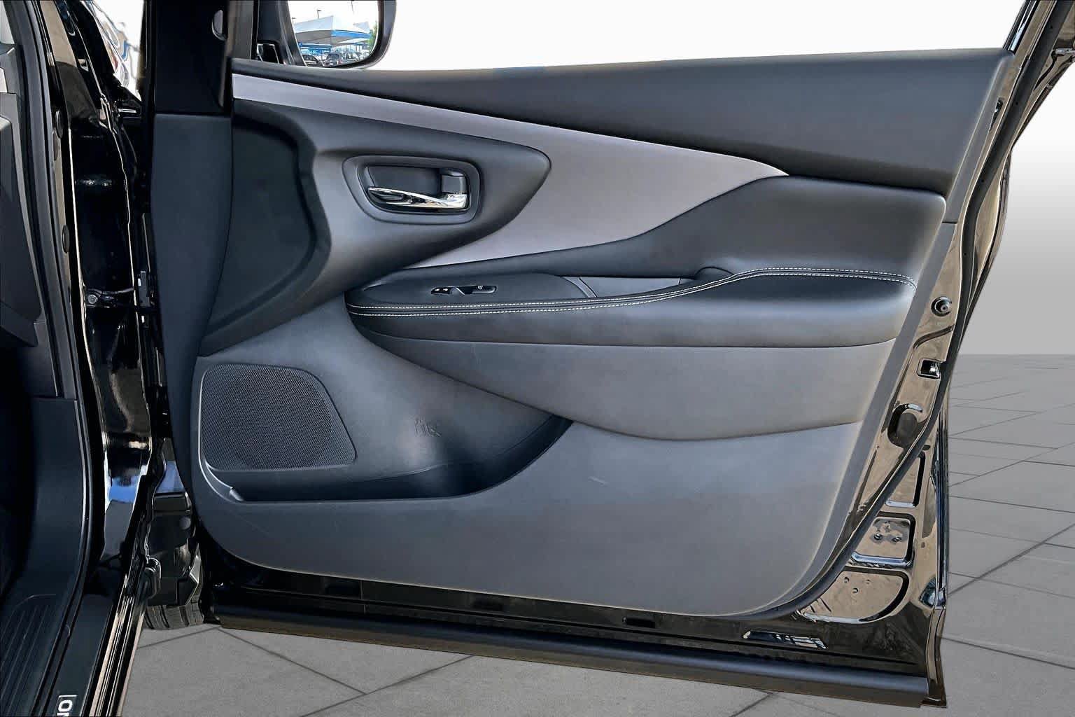 Used 2023 Nissan Murano SV w/ SV Midnight Edition Package FWD image 23
