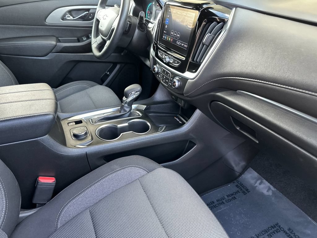 Used 2023 Chevrolet Traverse LT FWD image 16