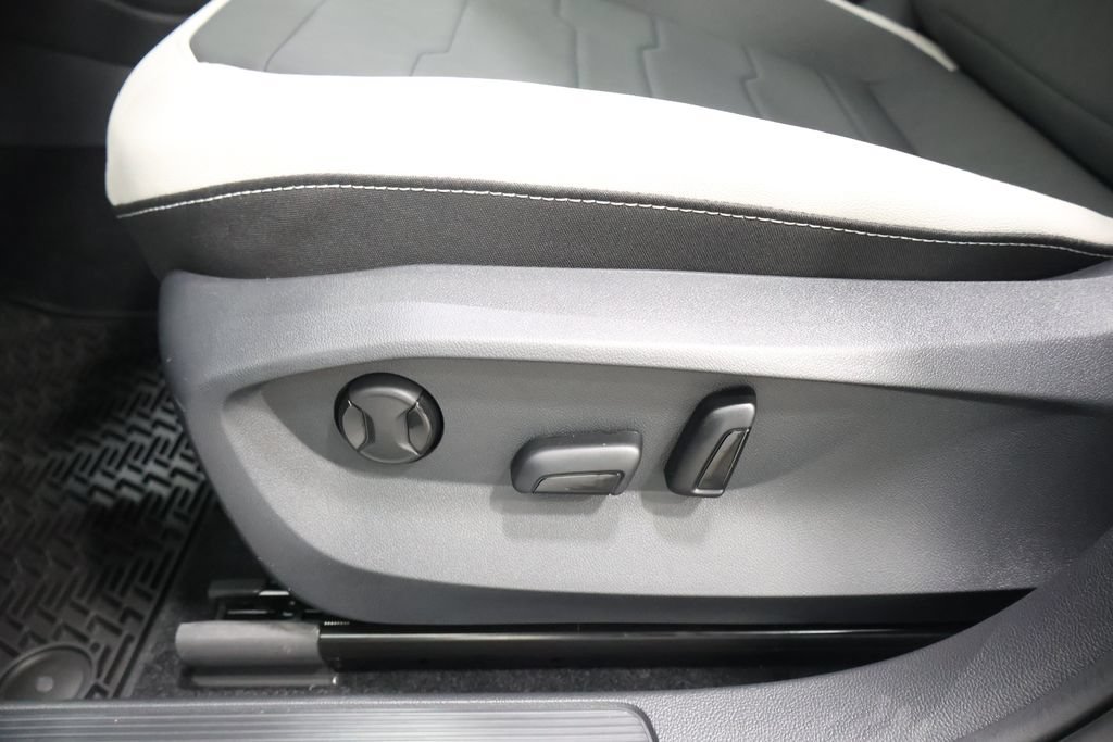 New 2026 Volkswagen Taos SE AWD/4WD image 14