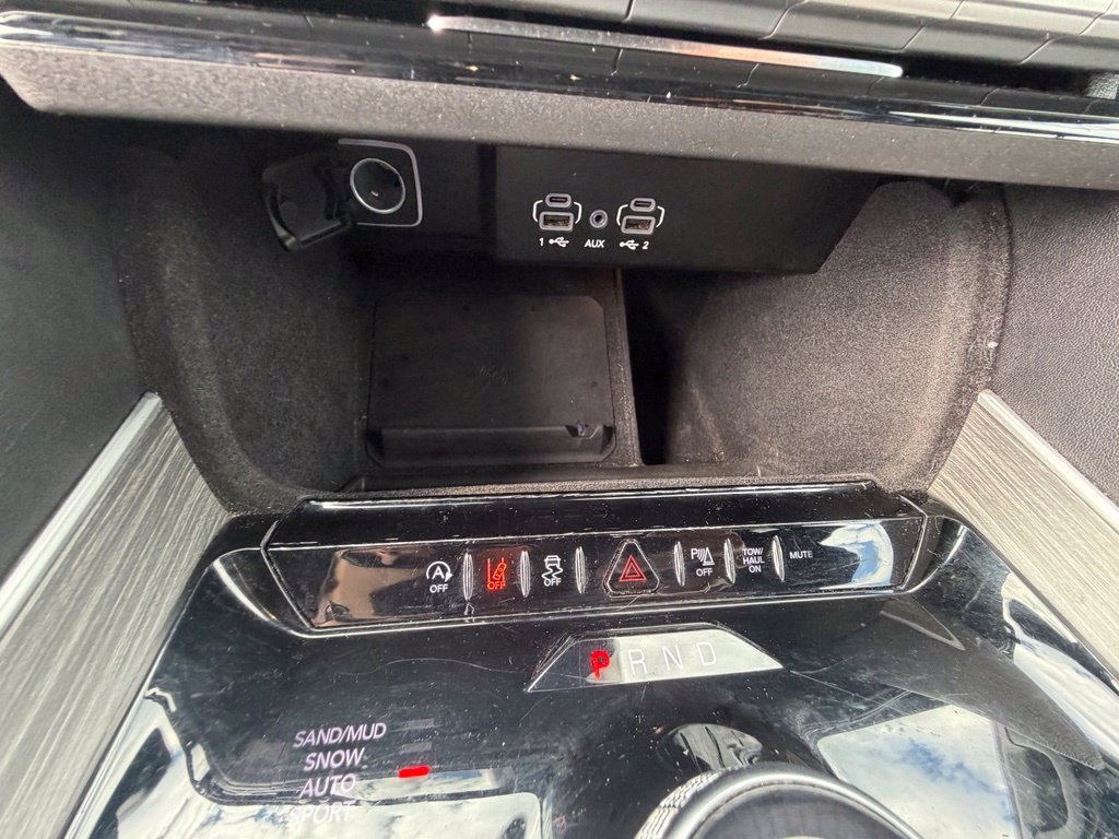 Used 2024 Jeep Wagoneer L Series II AWD/4WD image 24