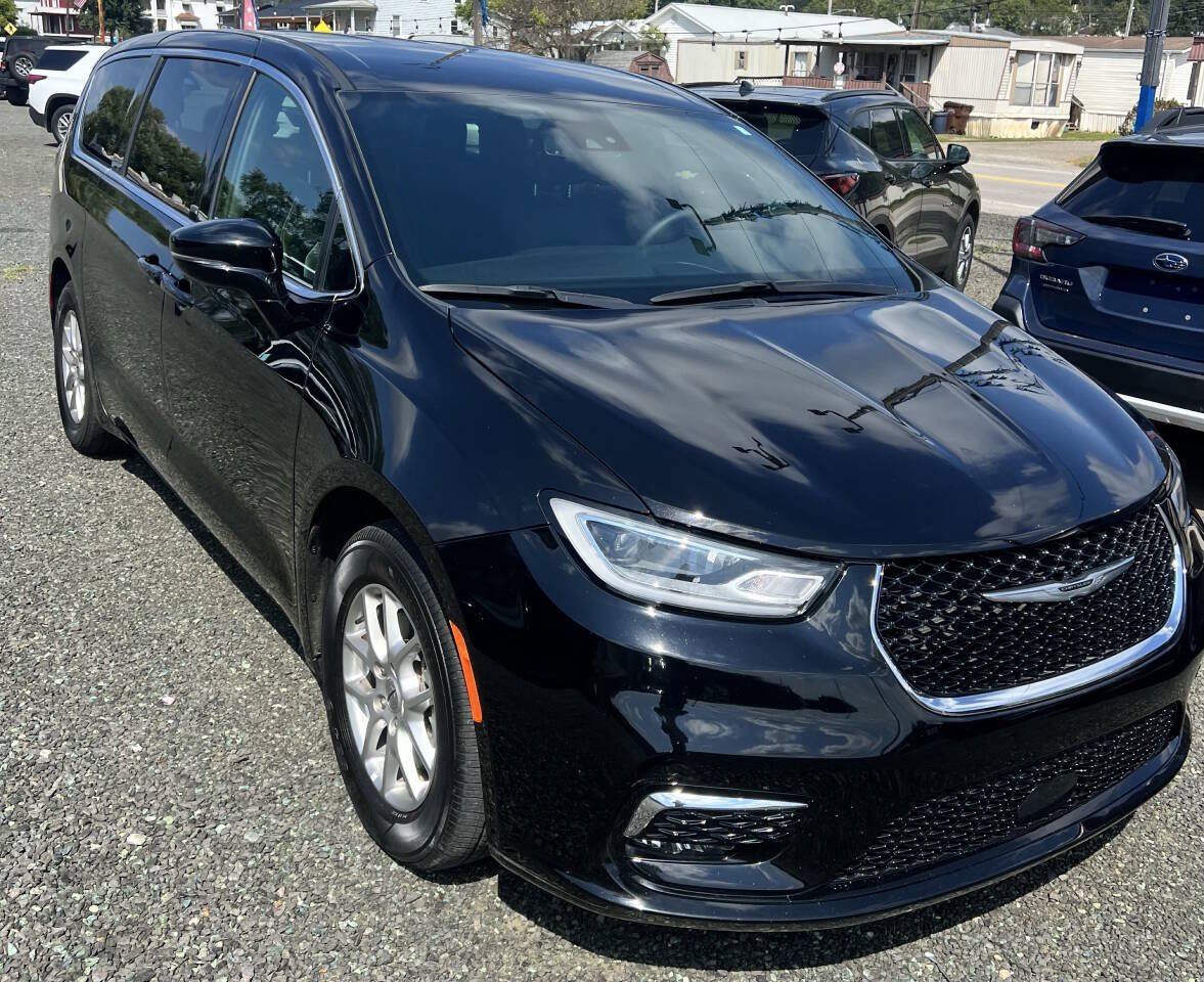 Used 2025 Chrysler Pacifica Select FWD image 1