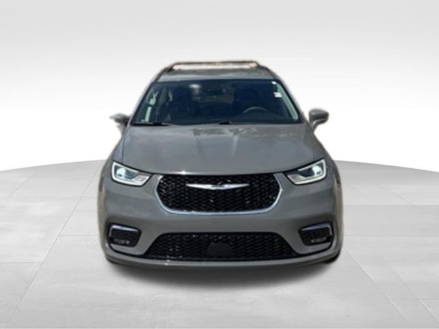 Used 2022 Chrysler Pacifica Touring-L image 9