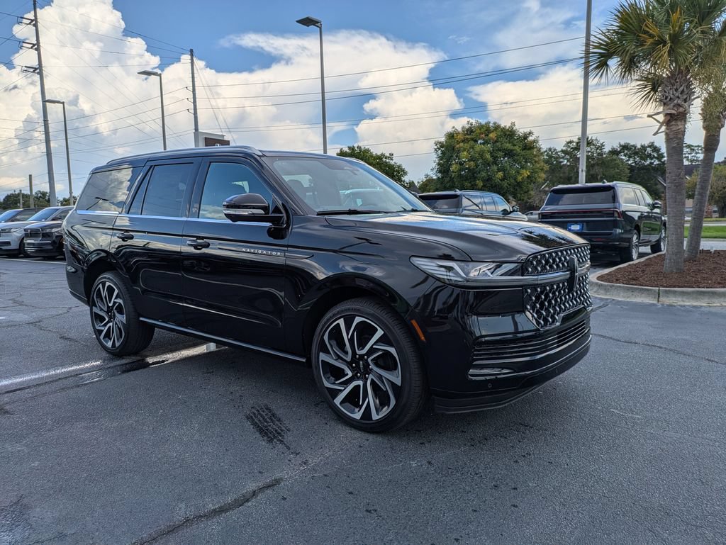 New 2027 Lincoln Navigator Black Label AWD/4WD image 2