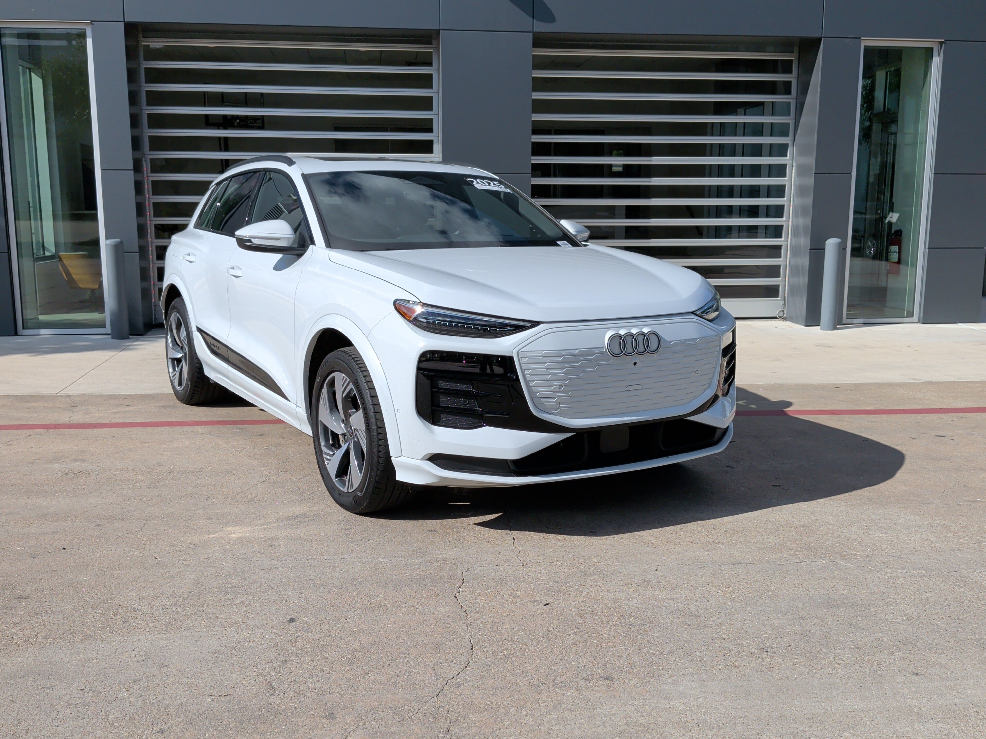 Certified 2025 Audi Q6 e-tron Premium Plus w/ Premium Plus AWD/4WD image 2