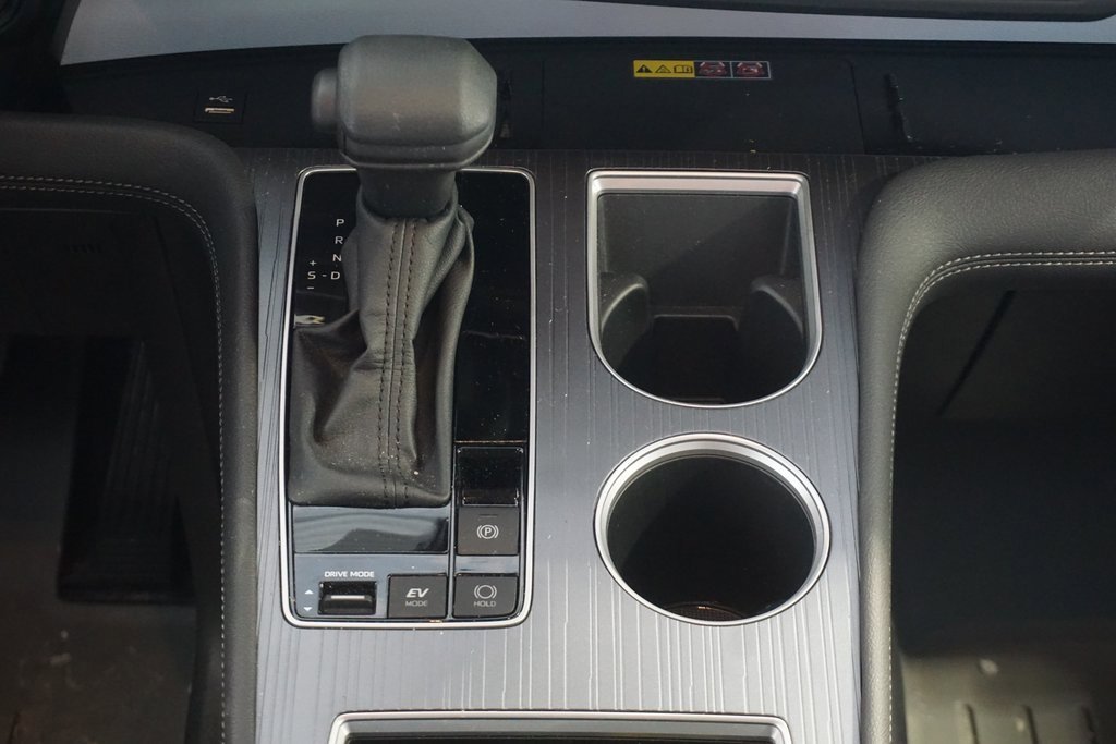 Used 2025 Toyota Sienna LE image 27