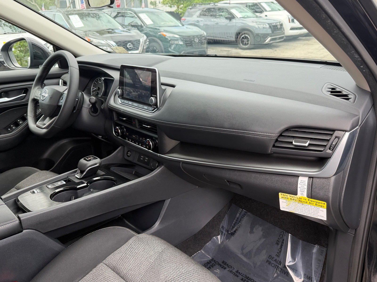 Certified 2025 Nissan Rogue SV FWD image 17
