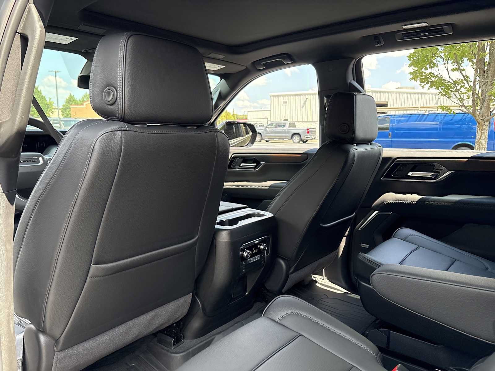 New 2026 GMC Yukon Denali w/ Sun & Power Step Package AWD/4WD image 18