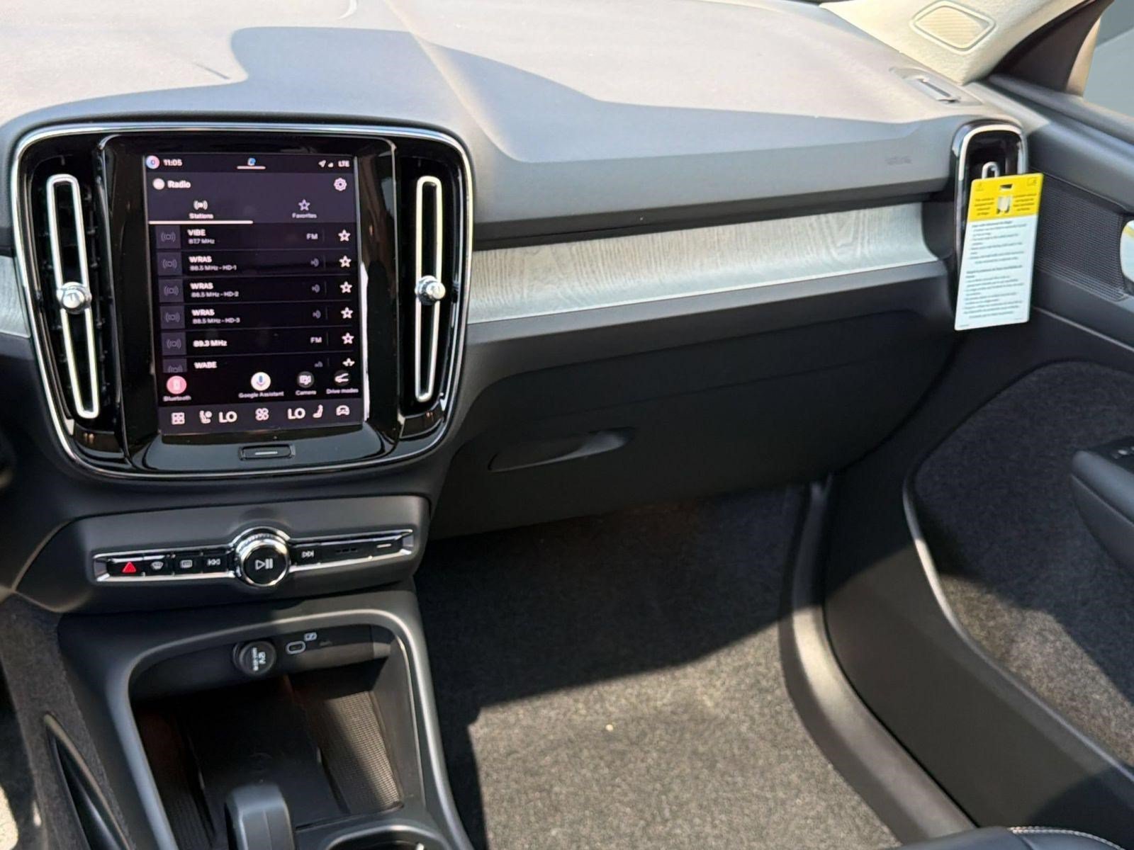 New 2026 Volvo XC40 B5 Core w/ Climate Package AWD/4WD image 27