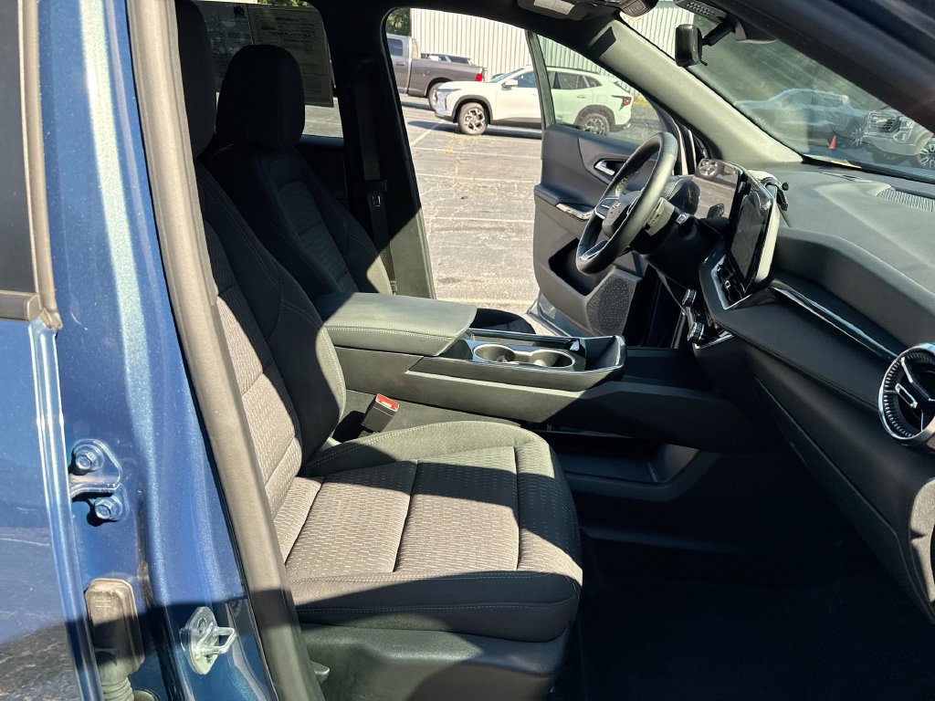 Used 2025 Chevrolet Equinox LT w/ Safety and Technology Package AWD/4WD image 32