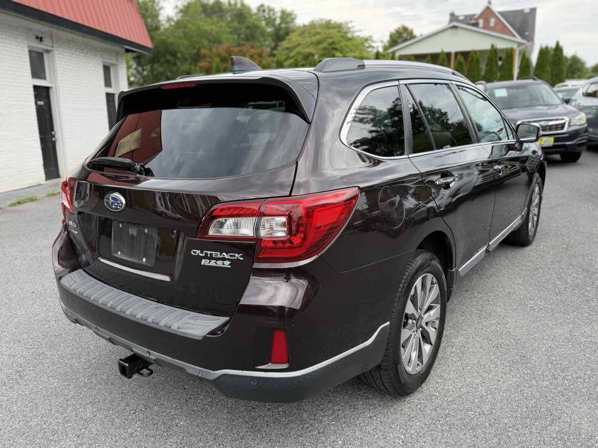 Used 2017 Subaru Outback 2.5i Touring AWD/4WD image 7