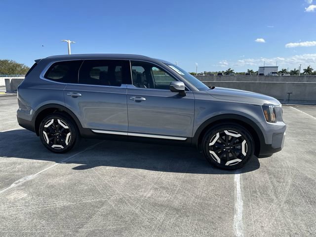Used 2024 Kia Telluride EX w/ EX Captain's Chair Package image 37