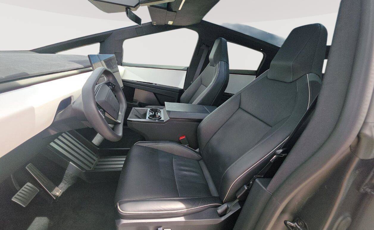 Used 2024 Tesla Cybertruck Cyberbeast AWD/4WD image 4