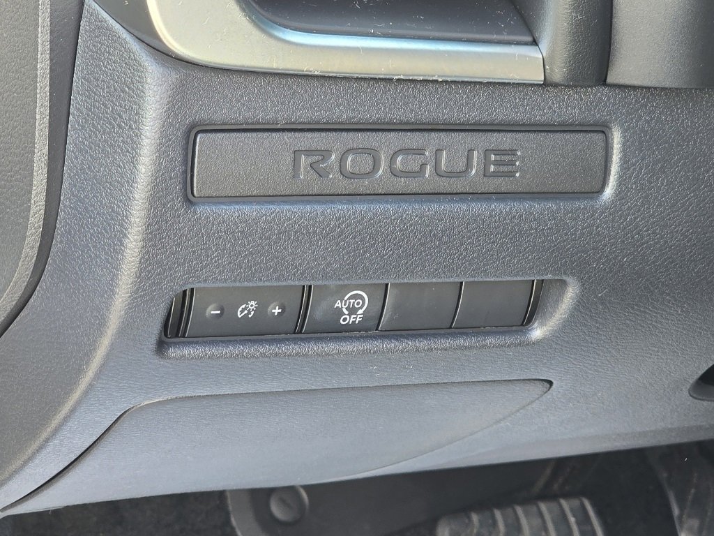 Used 2024 Nissan Rogue S image 8