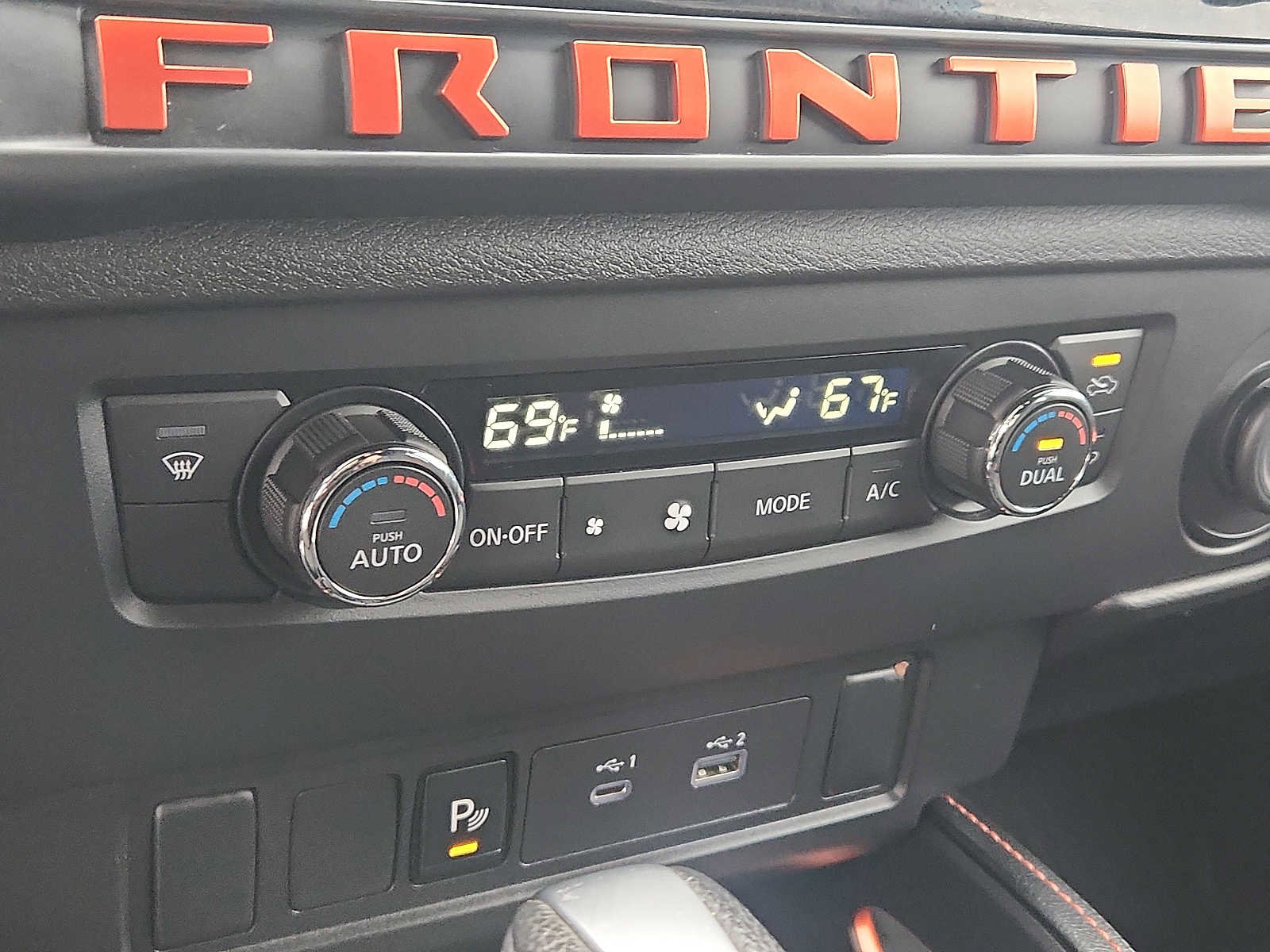 Used 2025 Nissan Frontier PRO-4X image 15