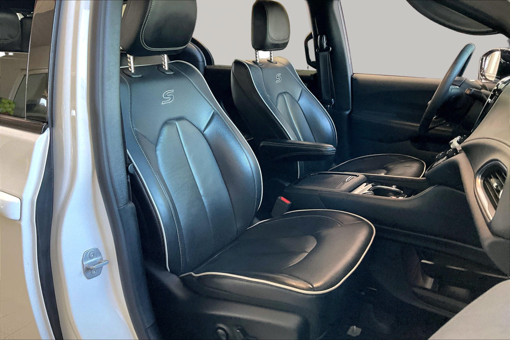 Used 2025 Chrysler Pacifica Limited FWD image 24