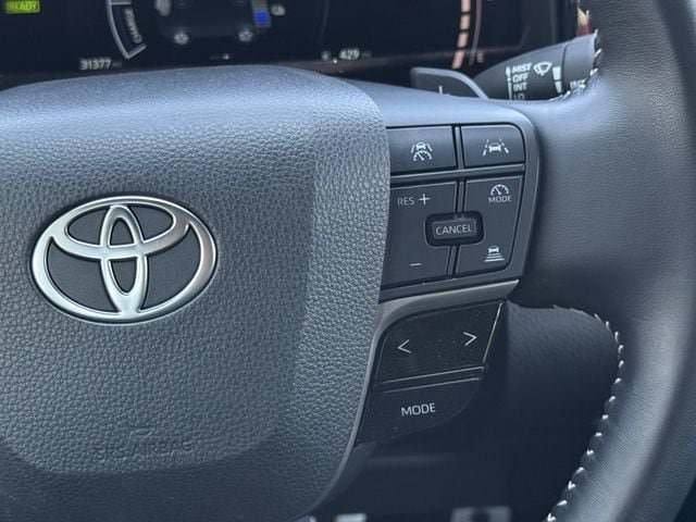 Used 2025 Toyota Camry SE FWD image 15