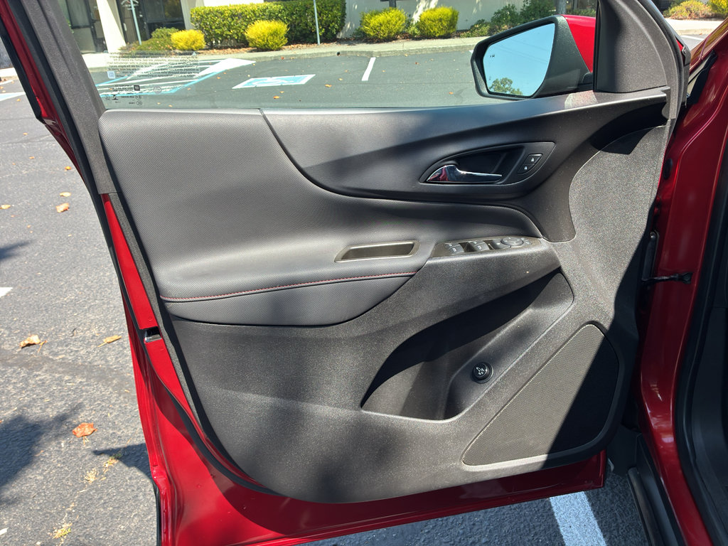 Used 2023 Chevrolet Equinox RS FWD image 18
