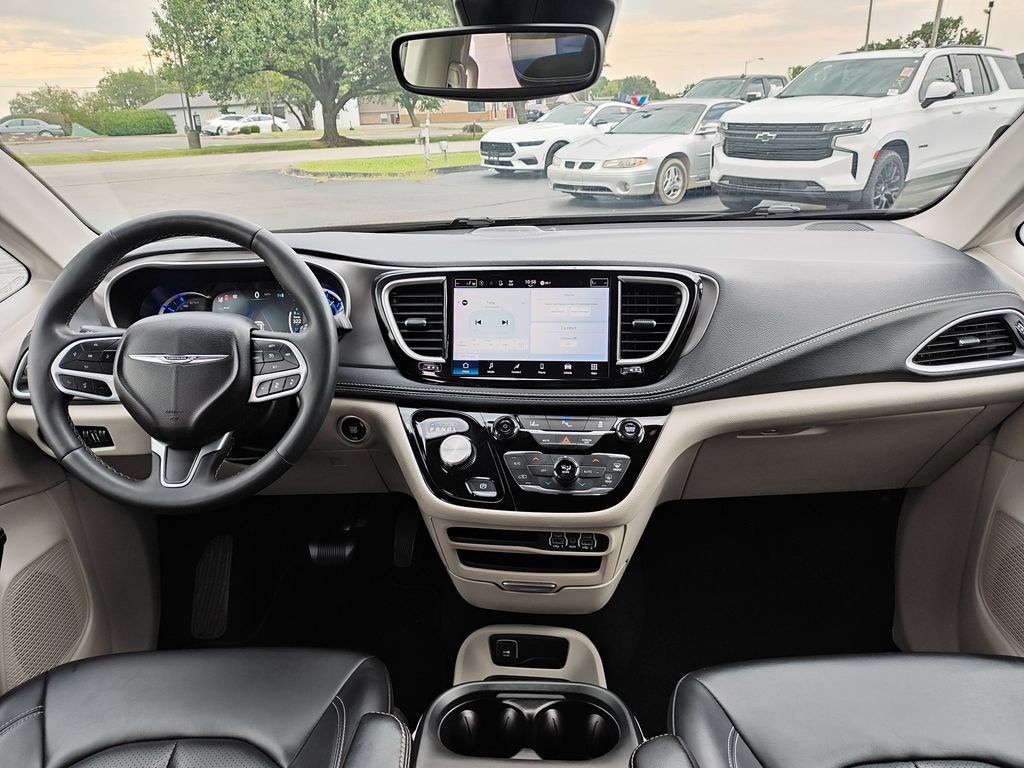 Used 2023 Chrysler Pacifica Touring-L FWD image 15