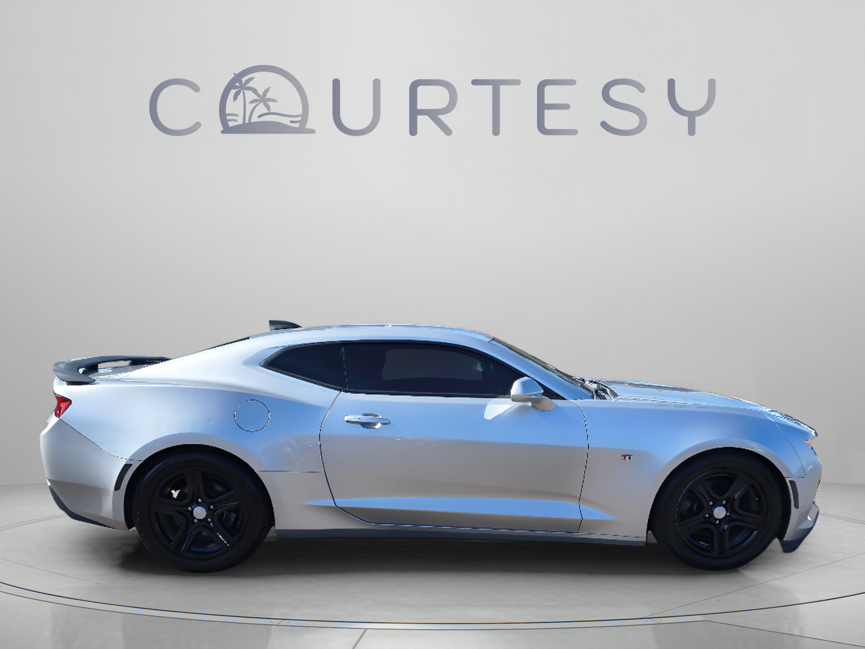 Used 2018 Chevrolet Camaro LT RWD image 8