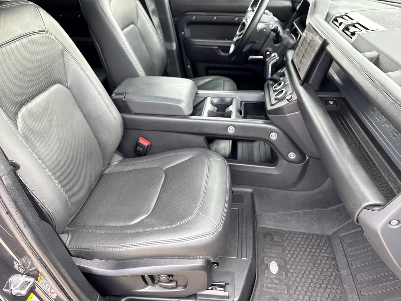 Used 2025 Land Rover Defender 110 X-Dynamic SE AWD/4WD image 22