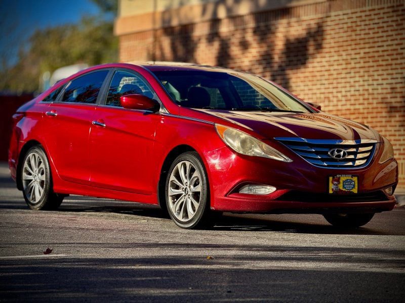 Used 2012 Hyundai Sonata SE w/ Navigation & Sunroof Pkg