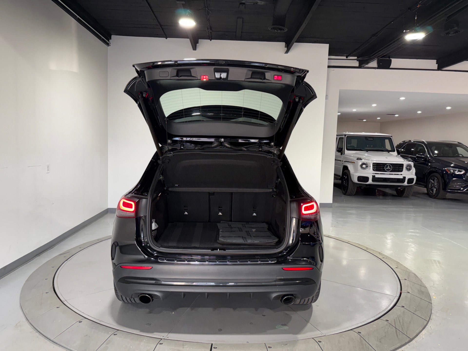 Used 2022 Mercedes-Benz GLA 35 AMG 4MATIC w/ Premium Package Lite image 25