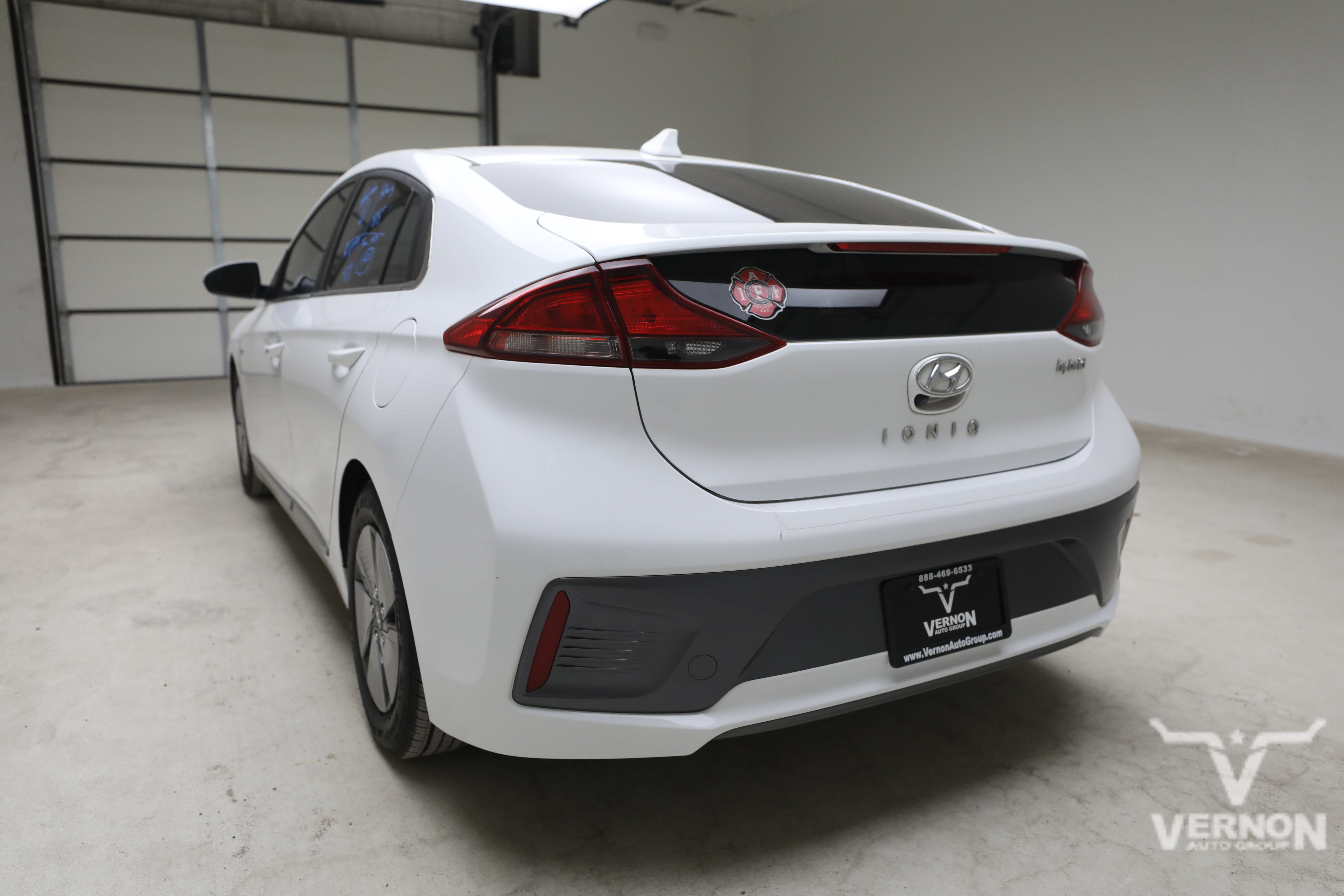 Used 2020 Hyundai Ioniq SE FWD image 2