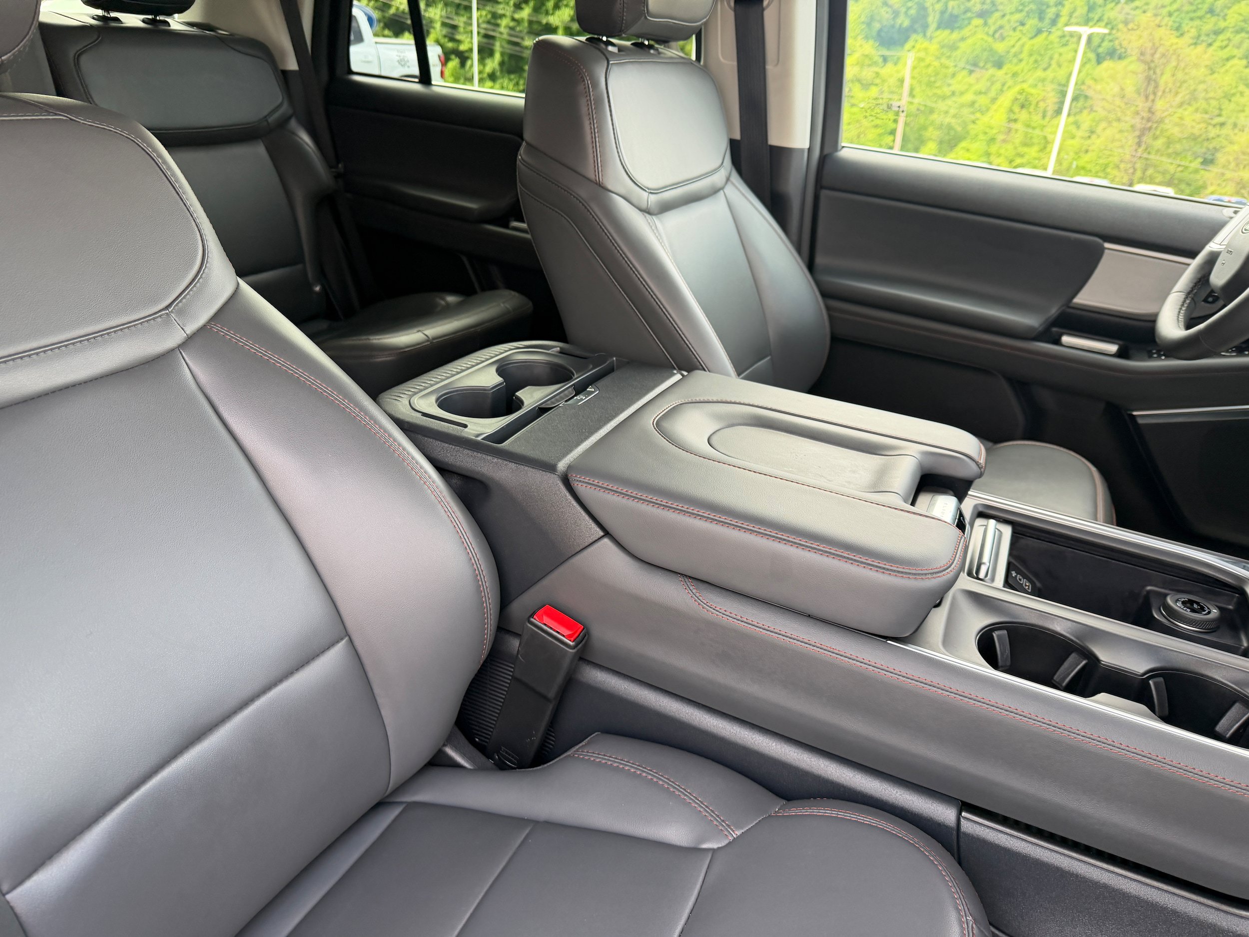 Certified 2025 Ford Expedition Active AWD/4WD image 25