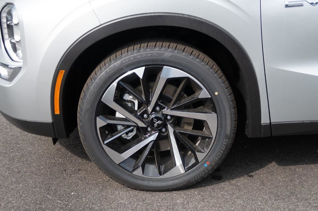 New 2024 Mitsubishi Outlander 4WD Plug-In Hybrid image 18