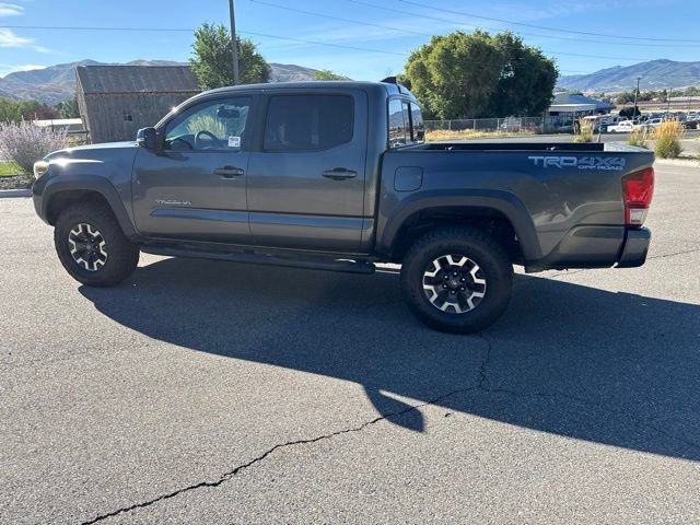 Used 2016 Toyota Tacoma TRD Off-Road AWD/4WD image 4