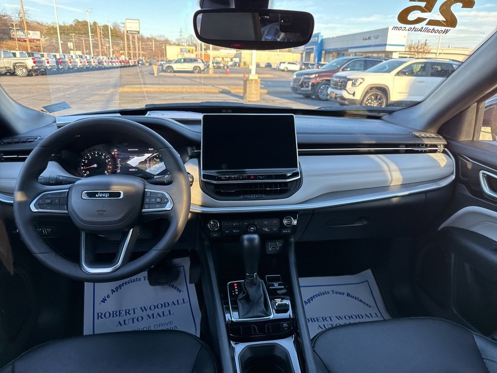 Used 2025 Jeep Compass Limited image 9