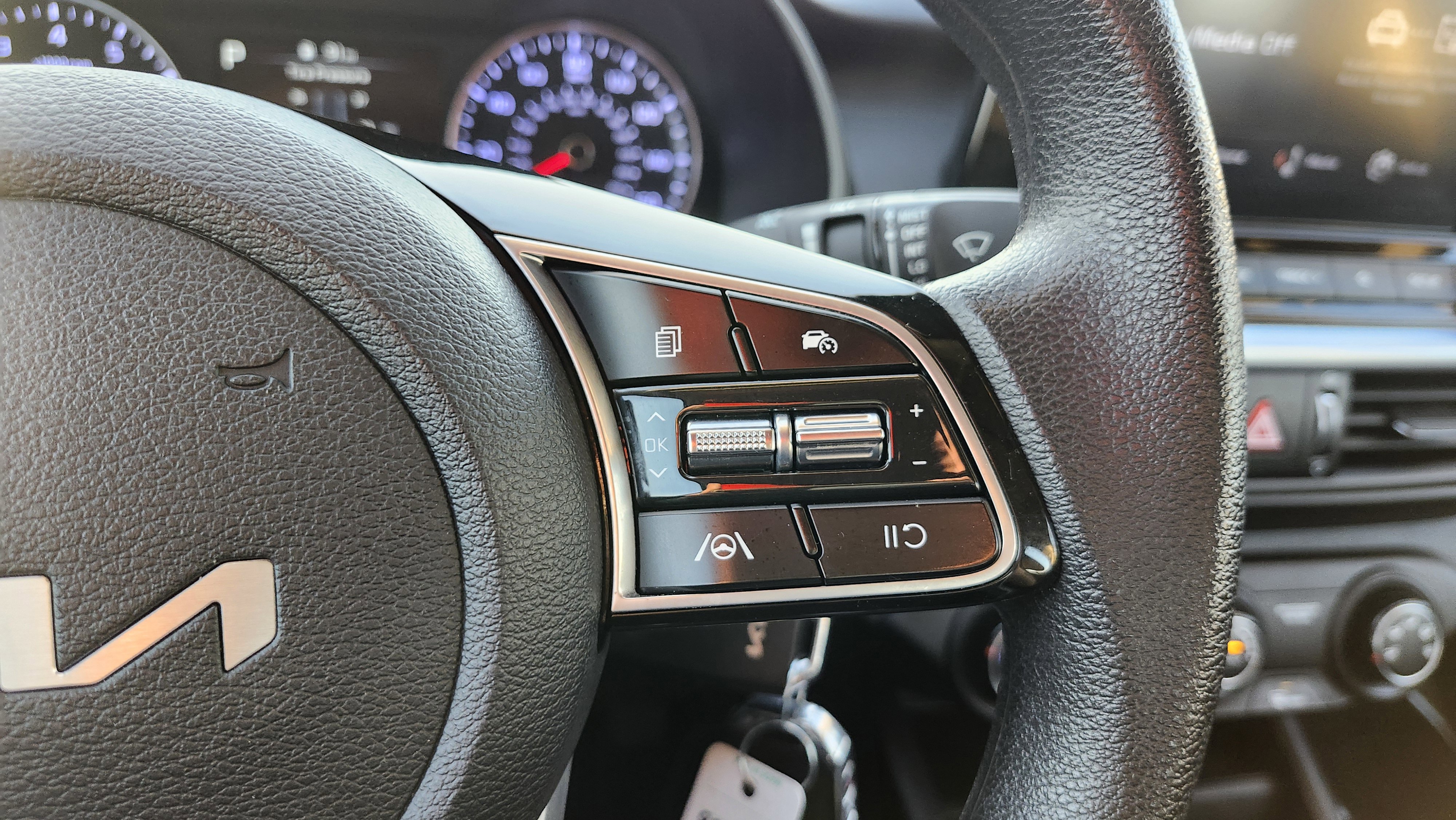 Used 2023 Kia Forte LXS image 29