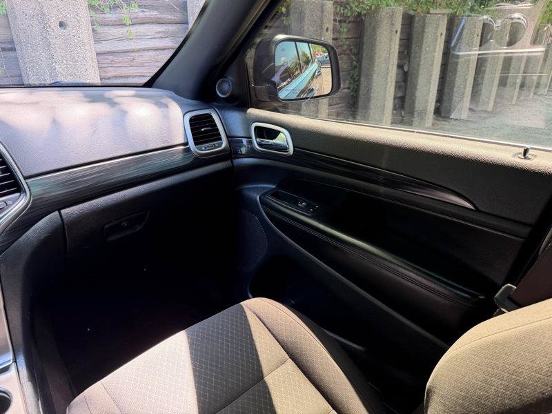 Used 2019 Jeep Grand Cherokee Laredo RWD image 13