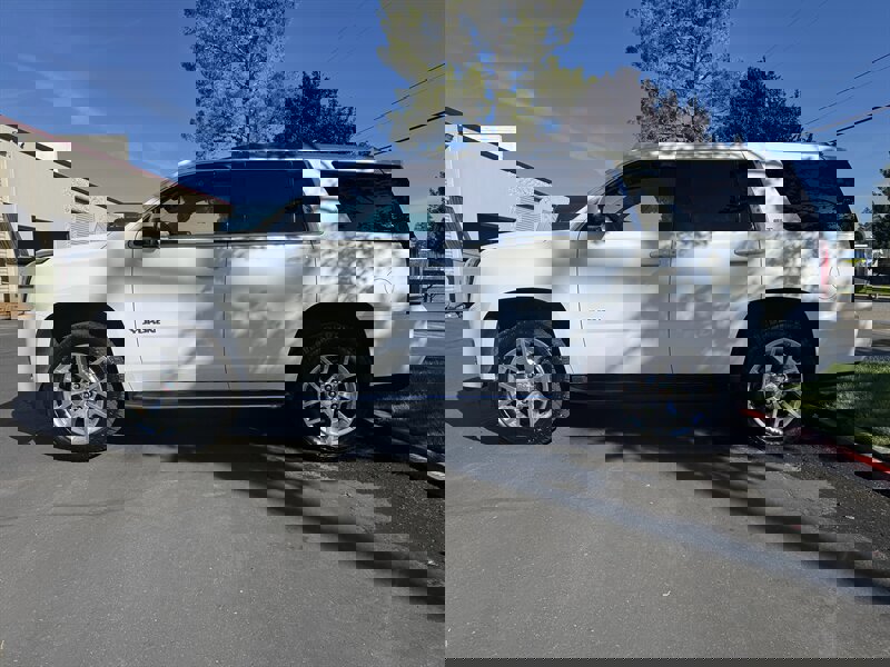 Used 2017 GMC Yukon SLT w/ Open Road Package image 7