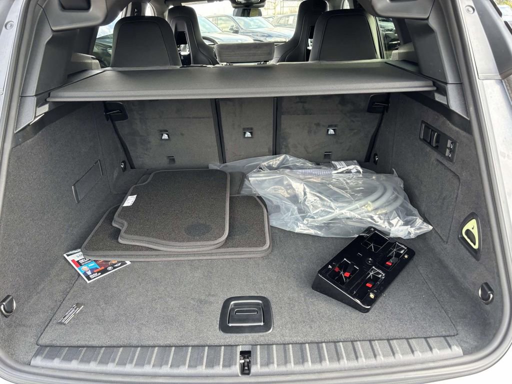 New 2026 BMW iX xDrive60 w/ M Sport Package image 9