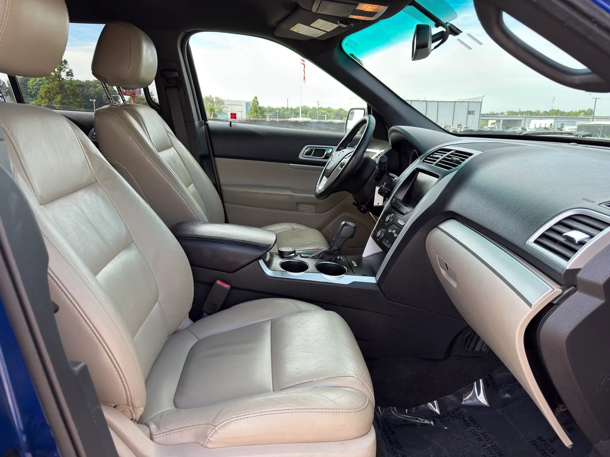 Used 2014 Ford Explorer XLT w/ Equipment Group 202A AWD/4WD image 18