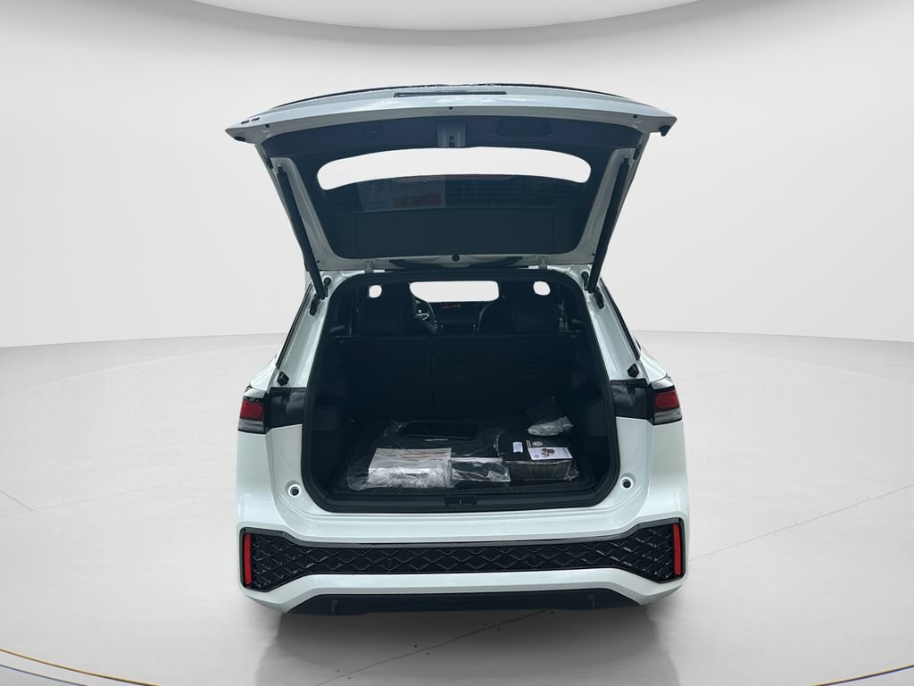 New 2026 Volkswagen Tiguan SE R-Line FWD image 12