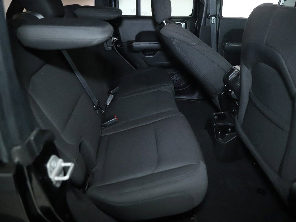 Used 2022 Jeep Wrangler Unlimited Sahara image 31