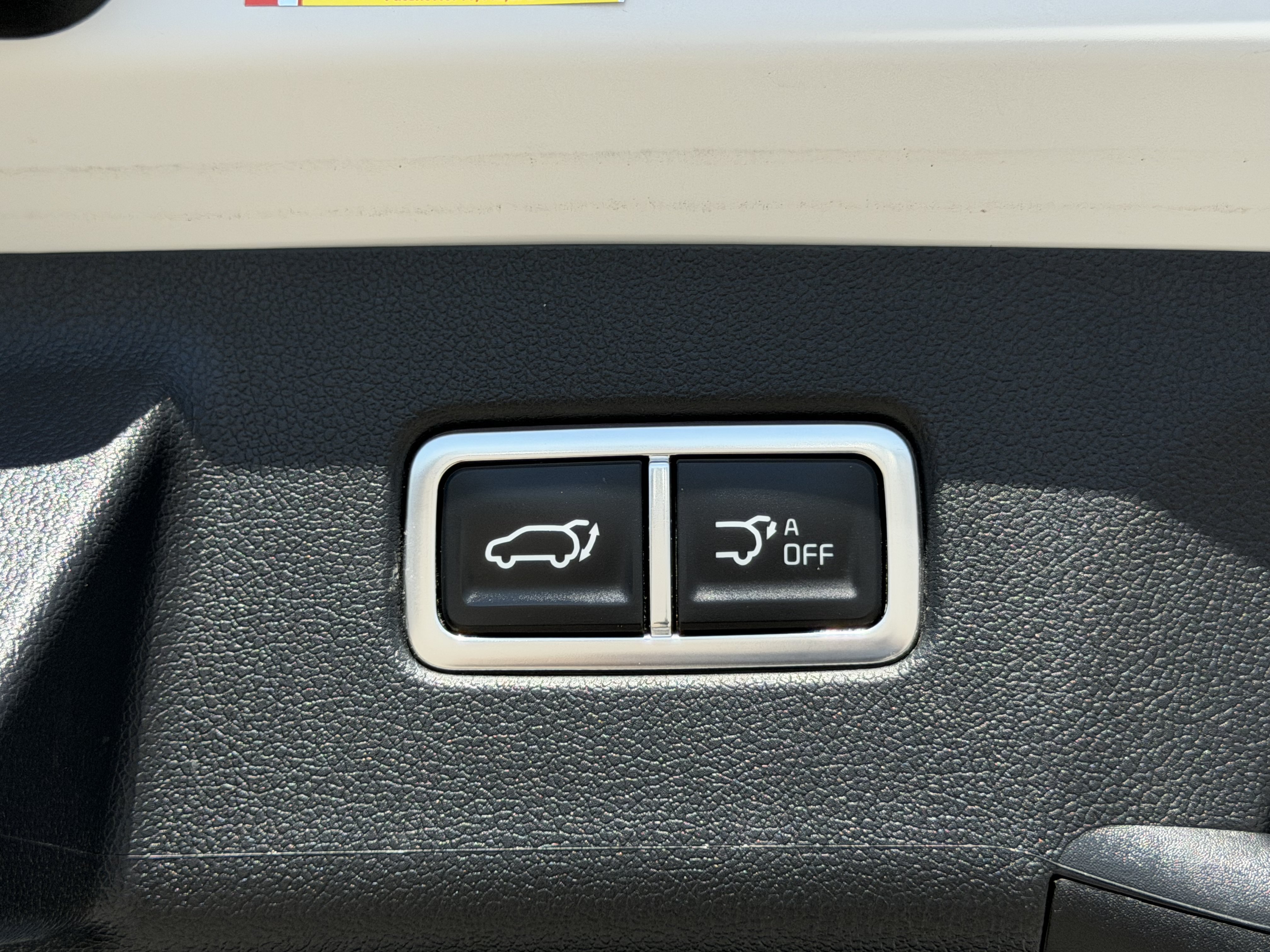 Used 2025 Kia Sorento SX FWD image 17