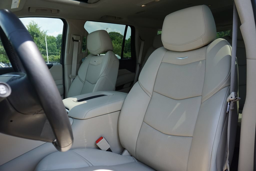 Used 2020 Cadillac Escalade Luxury AWD/4WD image 11