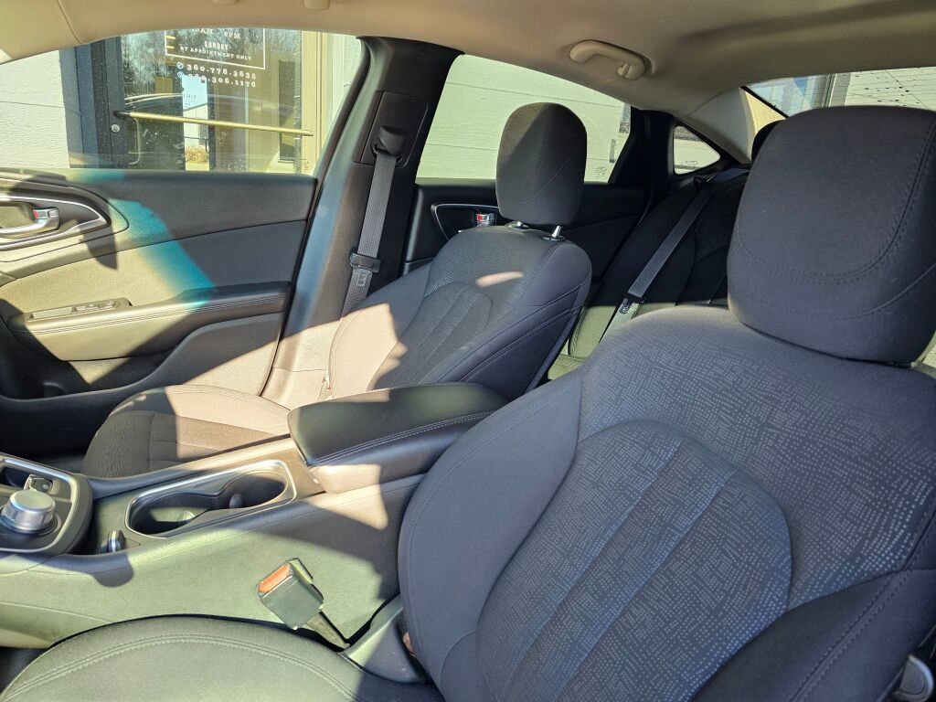 Used 2015 Chrysler 200 LX FWD image 19