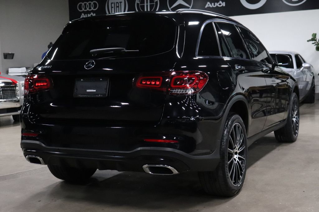 Used 2021 Mercedes-Benz GLC 300 w/ AMG Line image 5