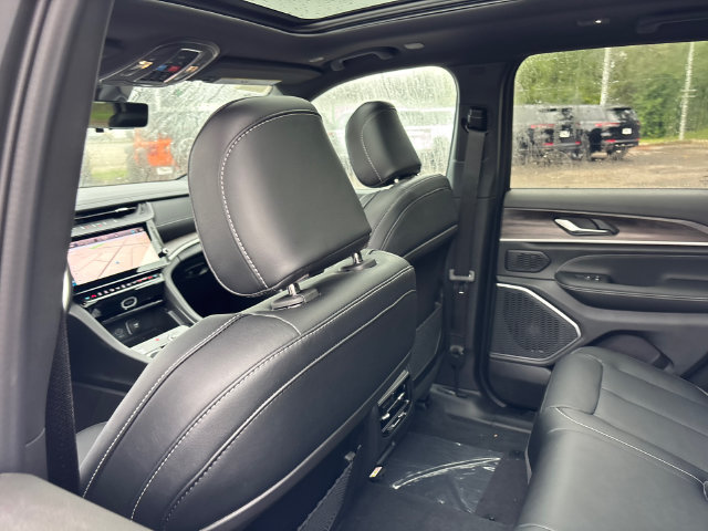 New 2027 Jeep Grand Cherokee Limited AWD/4WD image 9