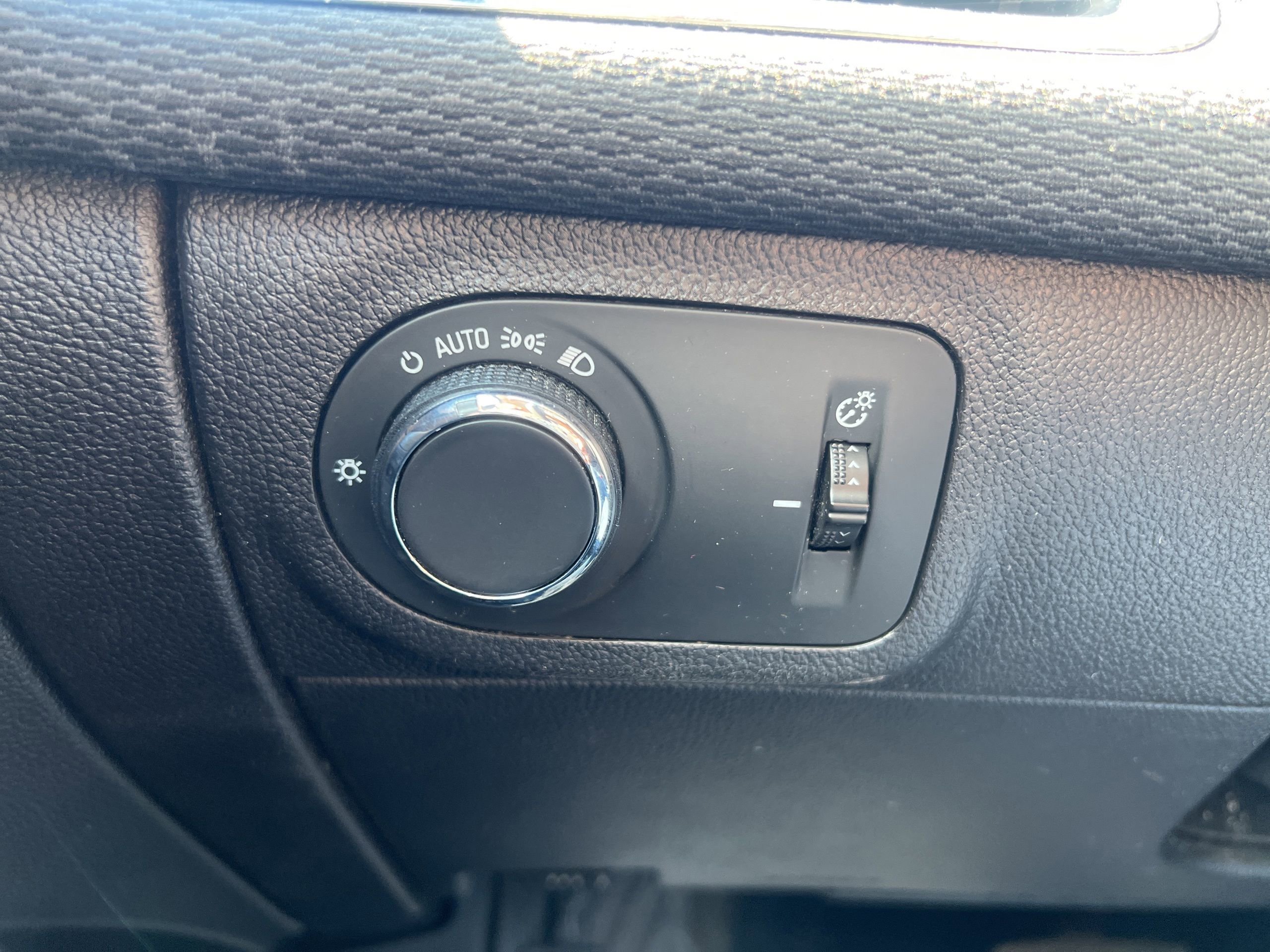 Used 2016 Chevrolet Cruze LT FWD image 14