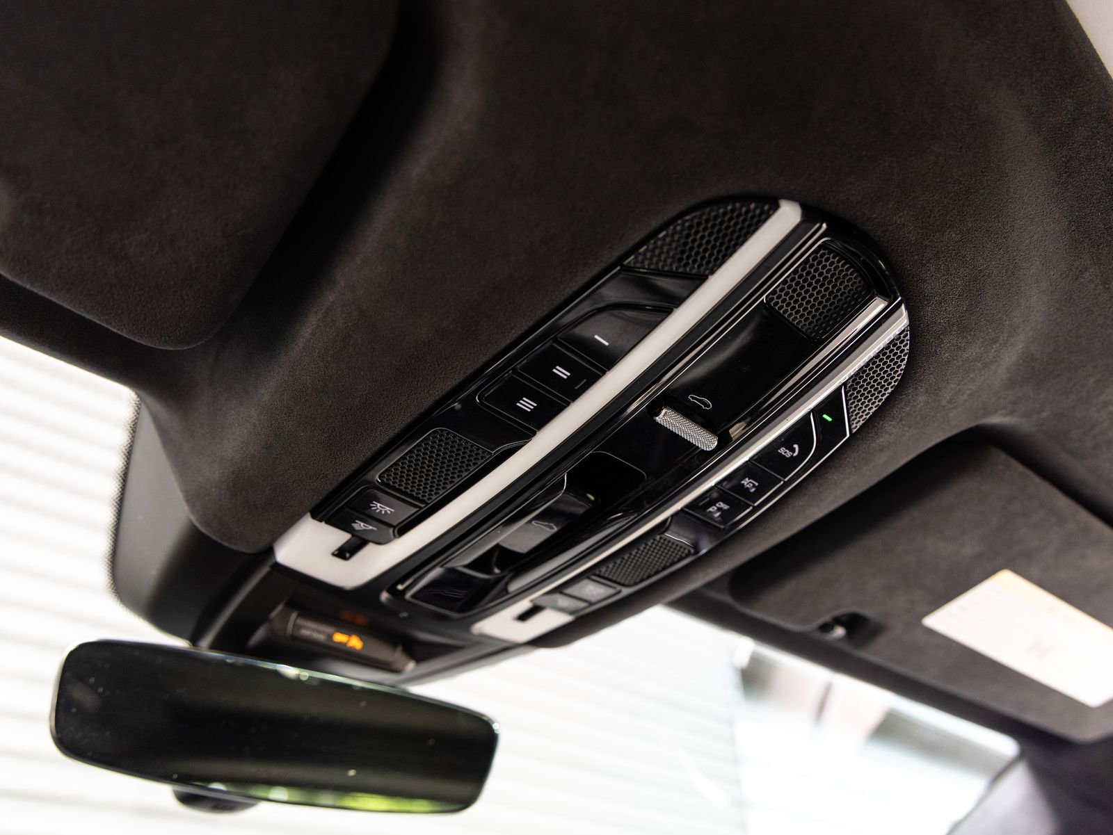 Certified 2023 Porsche Cayenne Turbo S AWD/4WD image 19