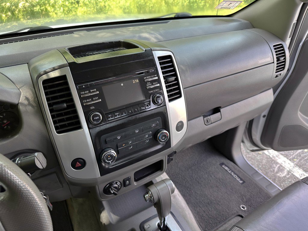 Used 2013 Nissan Frontier SV AWD/4WD image 21