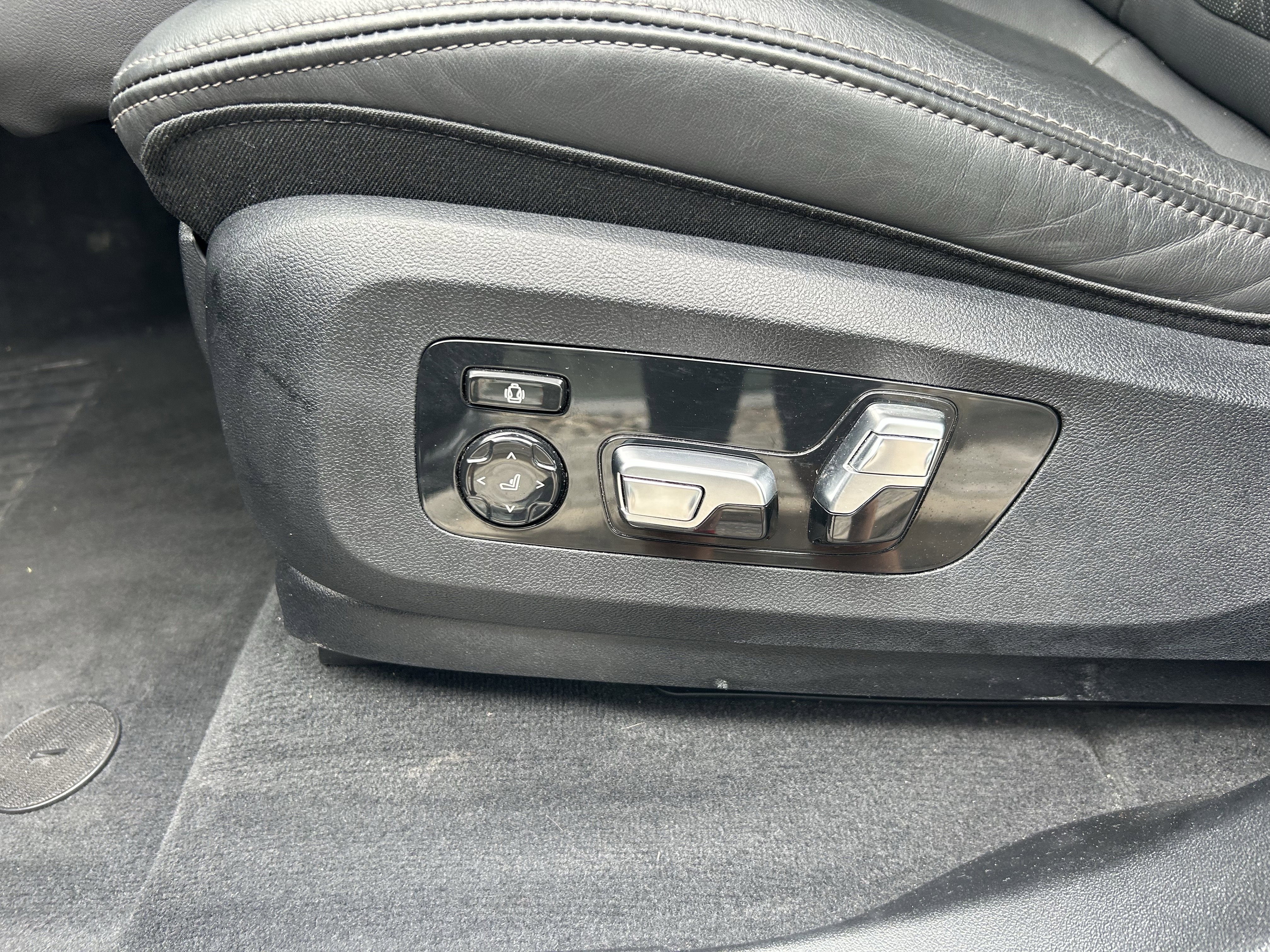 Used 2025 BMW X5 xDrive50e image 21