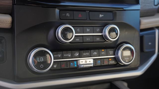 Used 2024 Ford Expedition Limited image 27