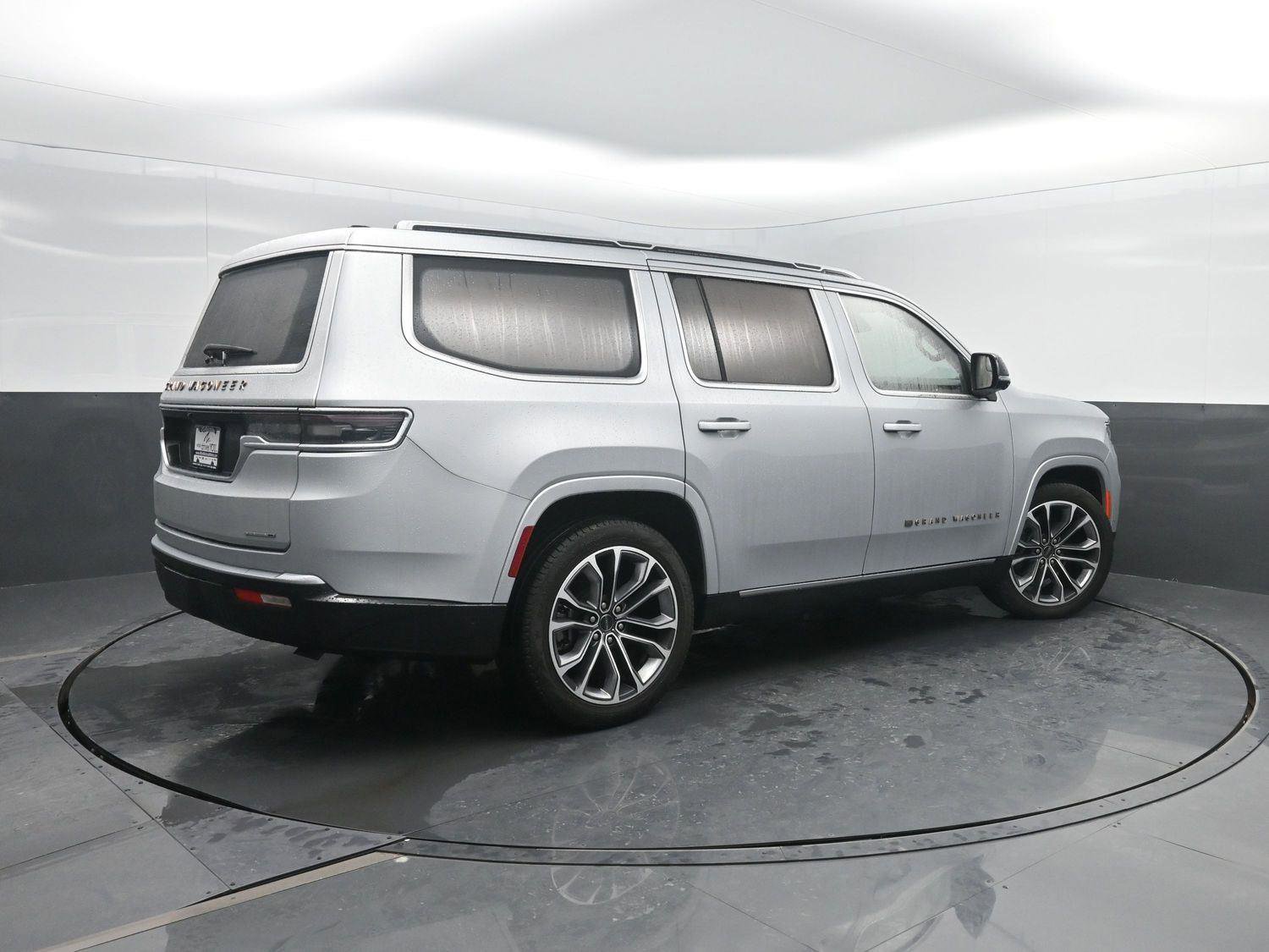 Used 2024 Jeep Grand Wagoneer Series III image 2